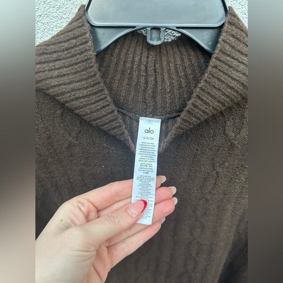 Alo Cable Knit Cropped Winter Bliss Turtleneck Long Sleeve in Espresso NWT! - Picture 9 of 10